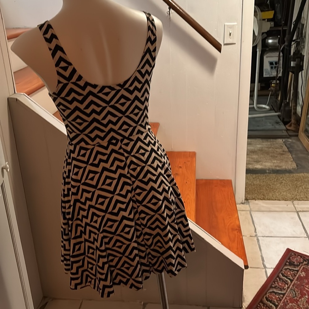 PINK Black and White Geometric Pattern Dress - Picture 5 of 9